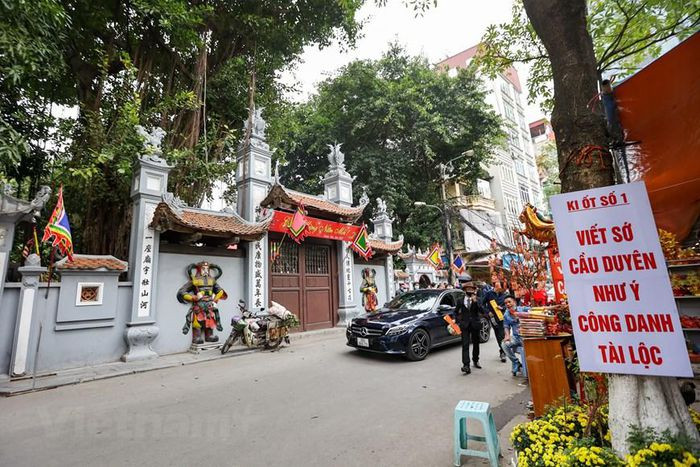 Giới trẻ đổ xô đến chùa Hà "cầu duyên" trước lễ tình nhân Valentine ảnh 1 Giới trẻ đổ xô đến chùa Hà "cầu duyên" trước lễ tình nhân Valentine ảnh 1