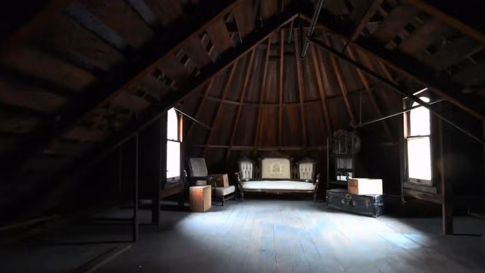 Bên trong dinh thự còn có 2 bảo tàng để du khách tham quan.