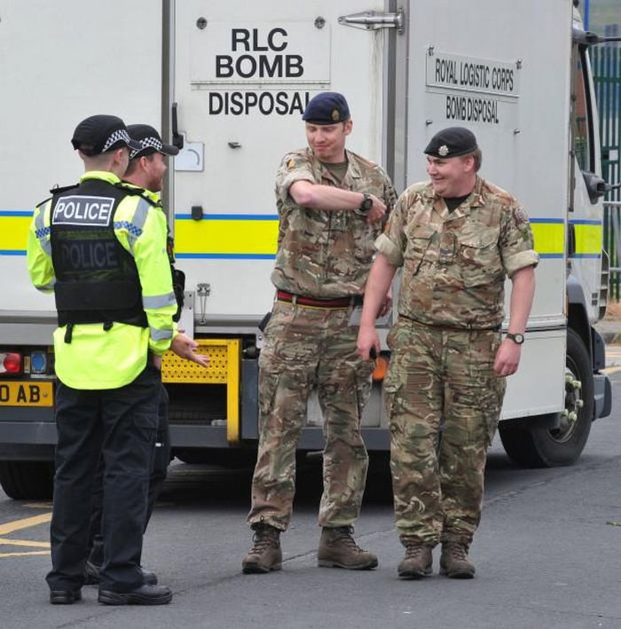 Dọn nhà cho bà, cặp đôi phát hiện gia đình sống cạnh "tử thần" gần 50 năm ảnh 3