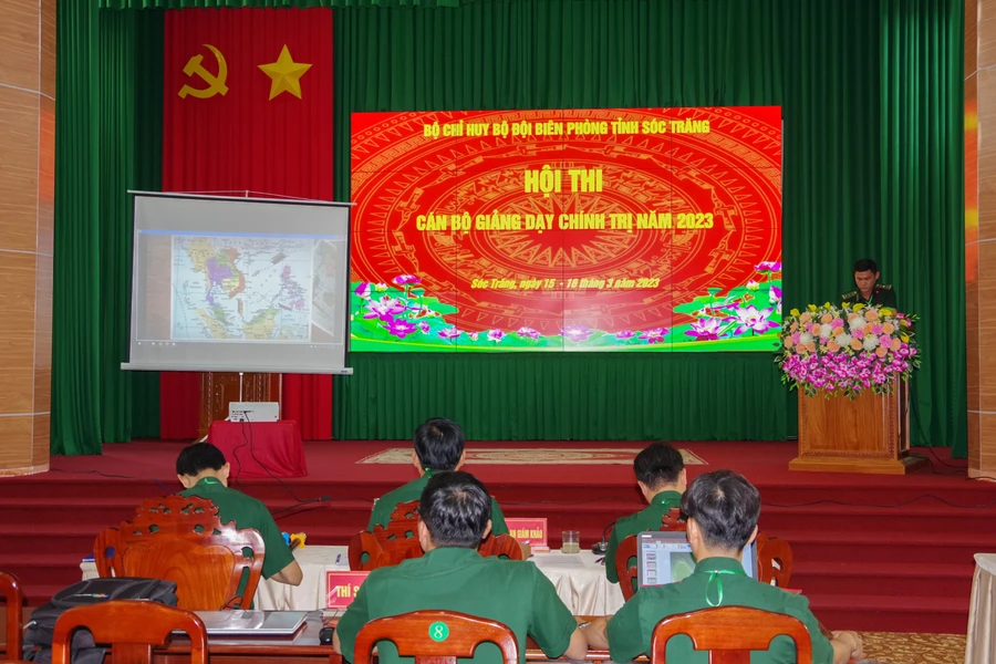 Thí sinh tham gia phần thi thực hành bài giảng.