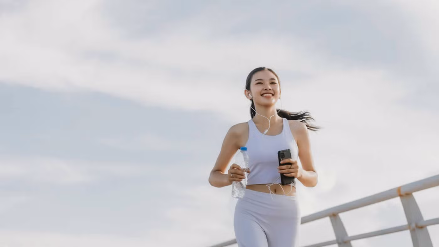 Đi bộ không chỉ giúp giảm cân mà còn cải thiện tâm trạng. (Ảnh: ITN).
