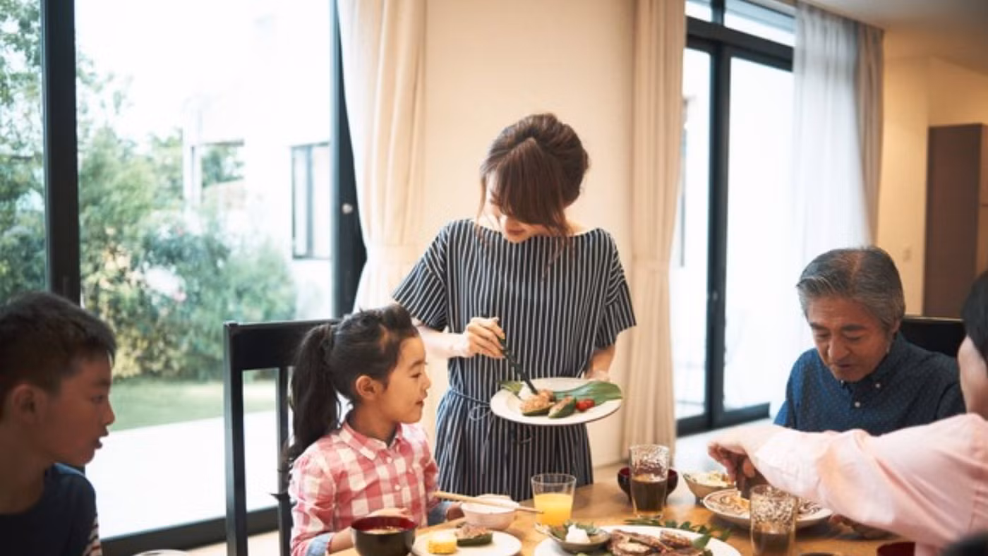 Những tương tác hài hước khiến tất cả cười nghiêng ngả, giúp các thành viên trong gia đình xích lại gần nhau hơn. (Ảnh: ITN).