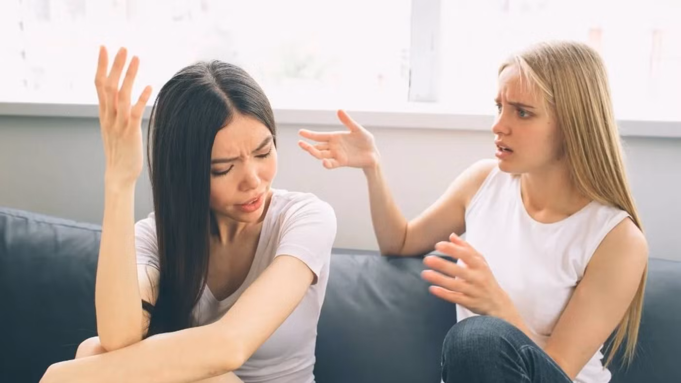 Kết bạn không đúng người thường sẽ cảm thấy cô đơn, tổn thương và nản lòng. (Ảnh: ITN).