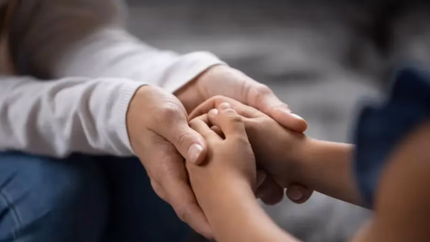 Từ xin lỗi đến việc tự nhìn nhận, đó là một bước tiến lớn trong quá trình trưởng thành của trẻ. (Ảnh: ITN).