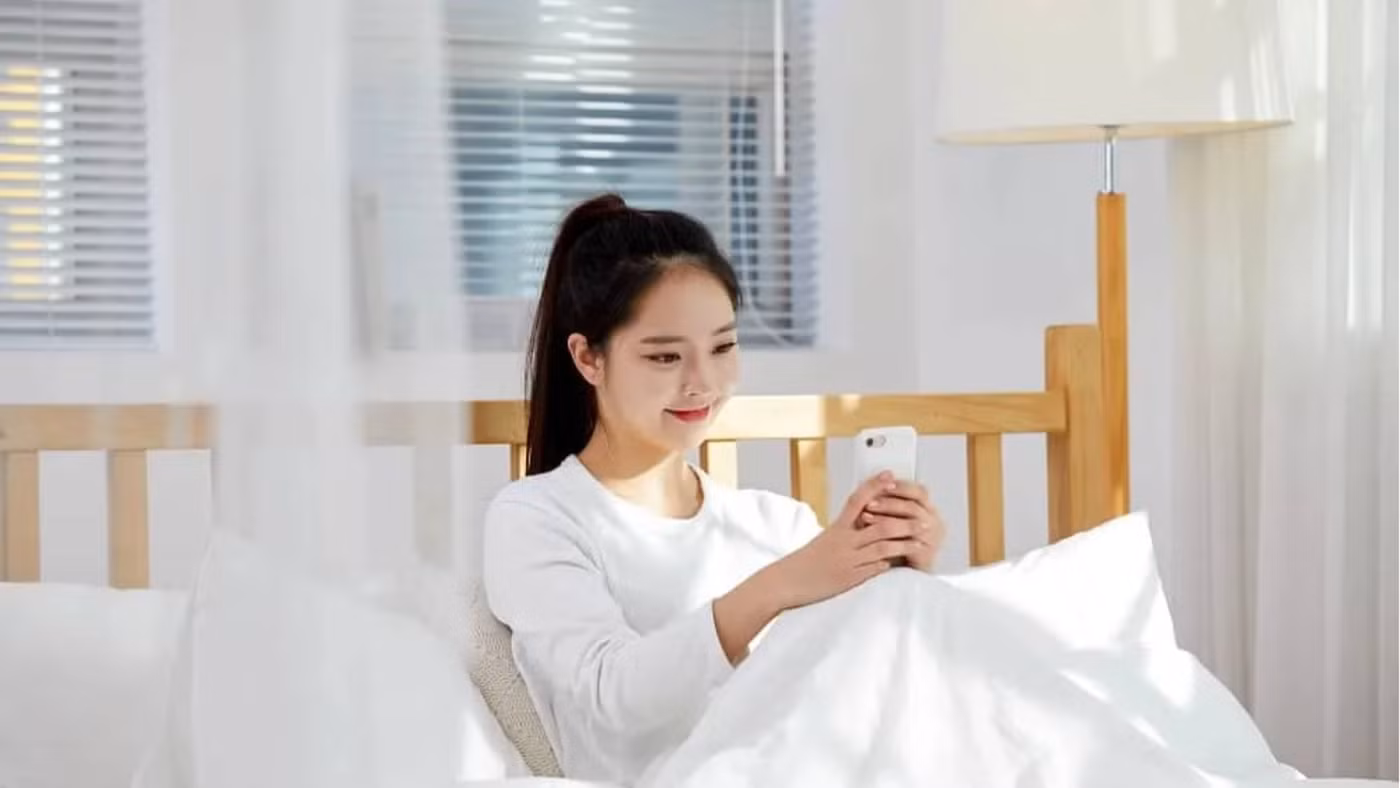 Đối với nhiều gia đình, điện thoại là nguyên nhân khiến tình cảm vợ chồng rạn nứt. (Ảnh: ITN).