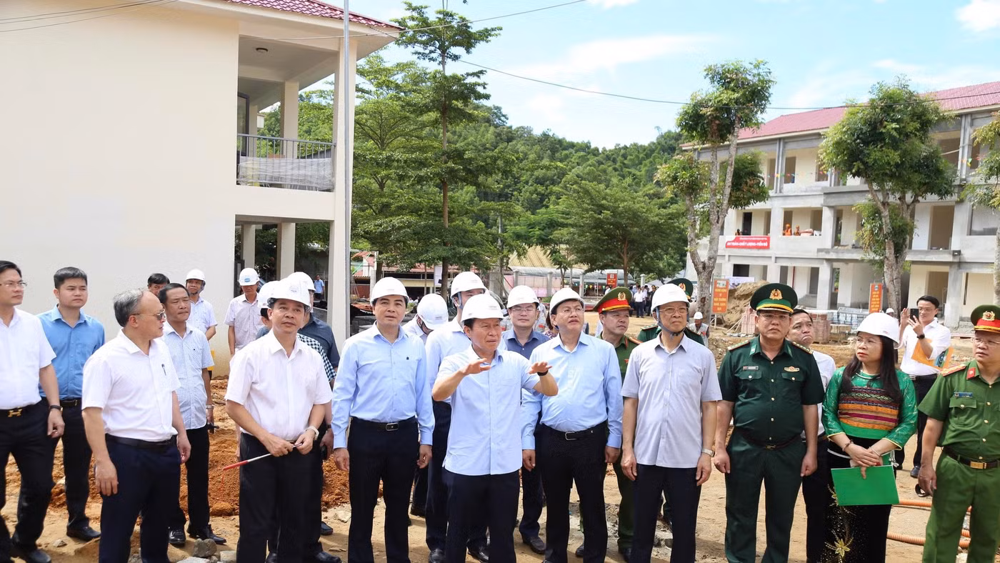Phó Thủ tướng Lê Tiến Châu yêu cầu hoàn thành trường nội trú liên cấp Tiểu học và THCS Yên Khương trước năm học mới.