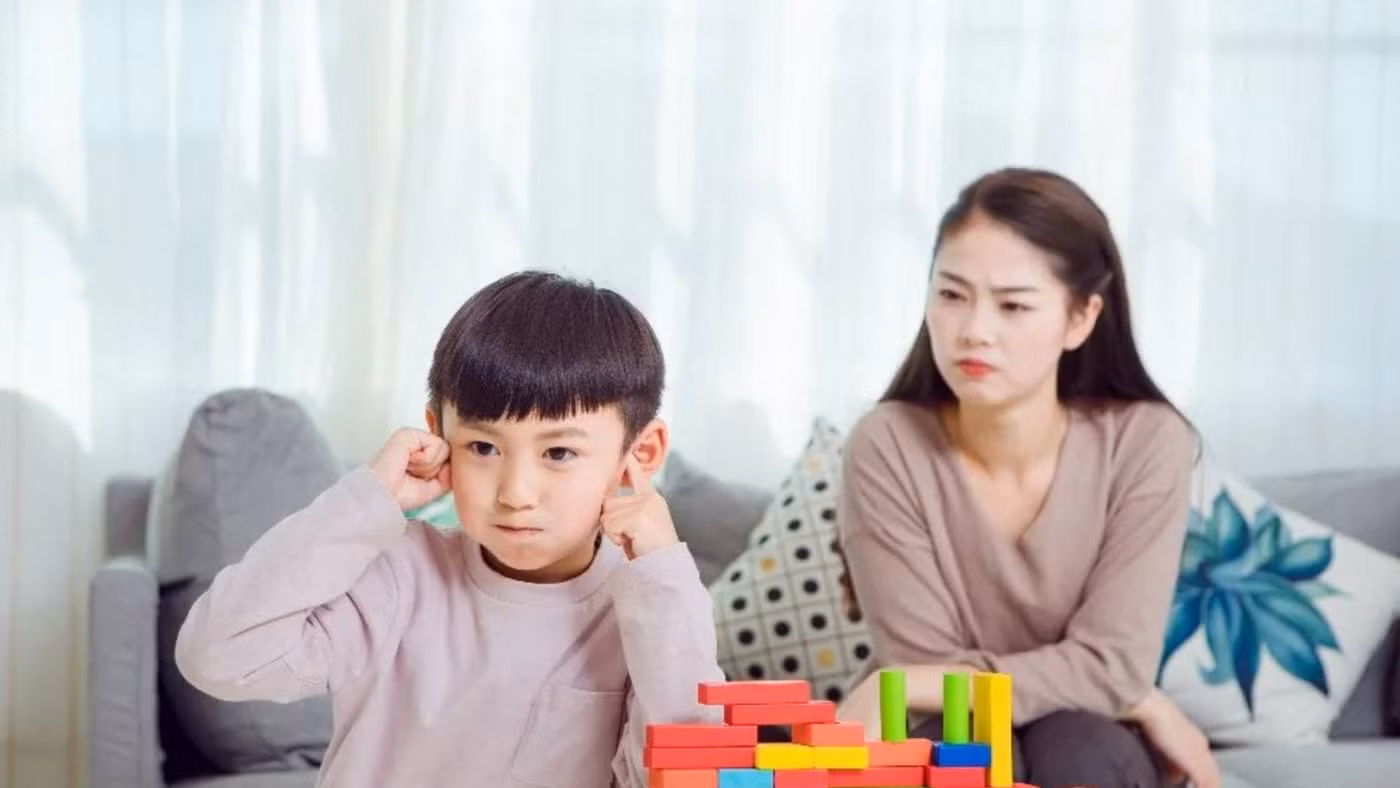 Khi cha mẹ phê bình trẻ, cần chú ý đến phương pháp, kỹ năng, thực hiện theo cách mà trẻ có thể tiếp nhận. (Ảnh: ITN).