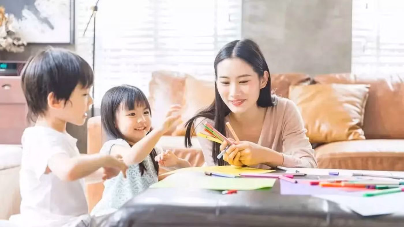 Nhiều bậc cha mẹ nhận ra rằng việc giáo dục trẻ không phải là chuyện đơn giản. (Ảnh: ITN).