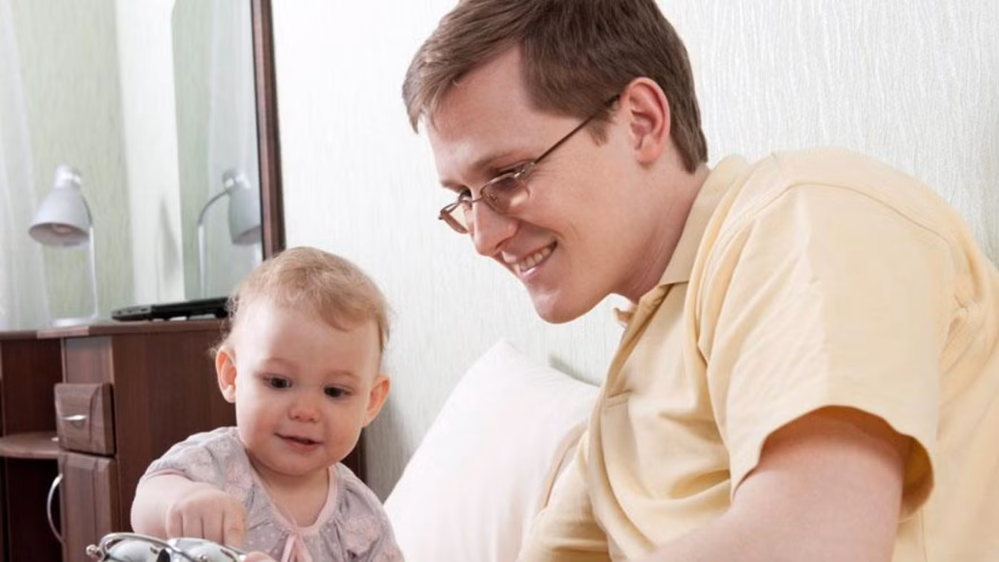 Chăm sóc con chắc chắn là một việc cực kỳ thách thức. (Ảnh: ITN)