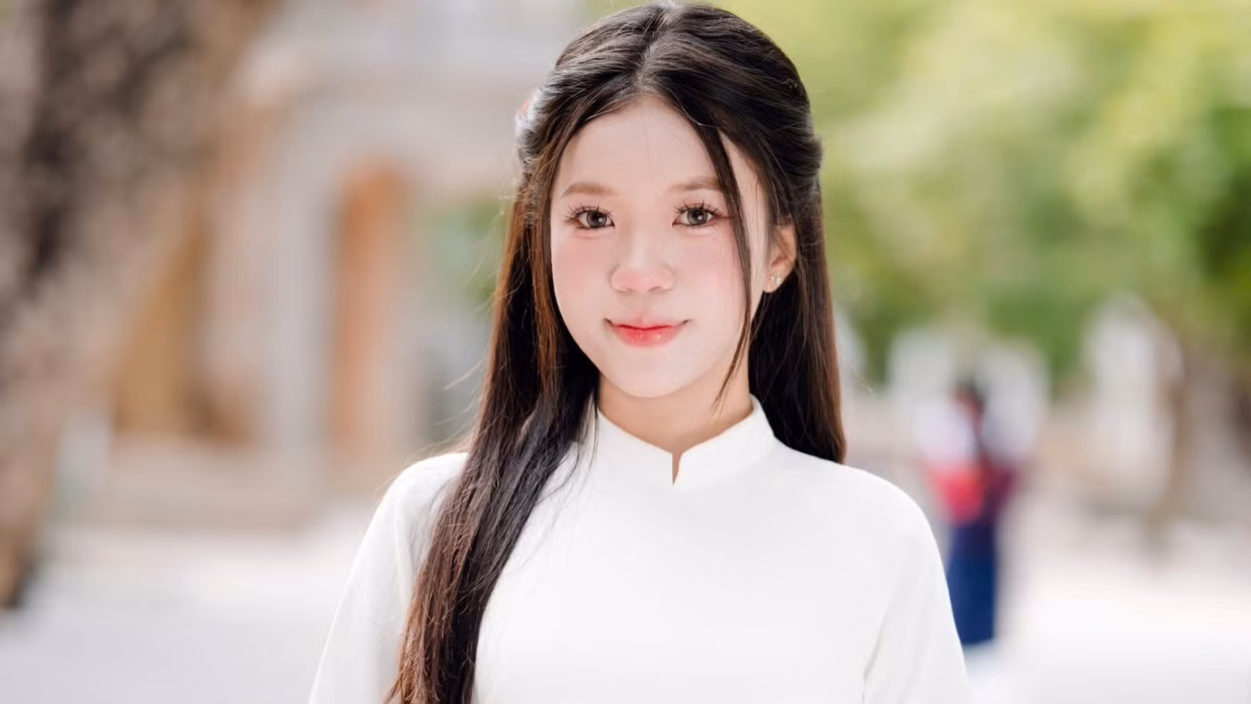 Em Mai Diệu Linh, Trường THPT Ba Đình, tỉnh Thanh Hóa.