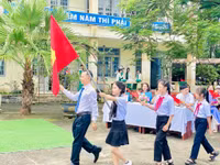 Trường 19 tháng 8 đón học sinh khối lớp 6 trong lễ khai giảng năm học 2025 - 2026. 