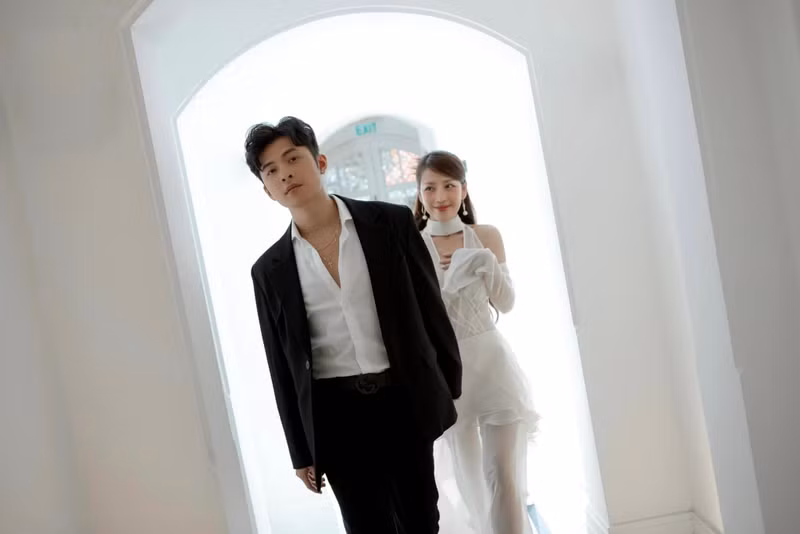 Hé lộ thêm bộ ảnh cưới ‘xịn xò’ của Puka và Gin Tuấn Kiệt