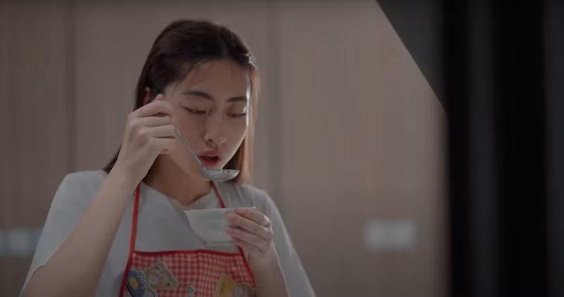 Hoa hậu Lương Thùy Linh 'biến hóa' giữa phim và đời thường