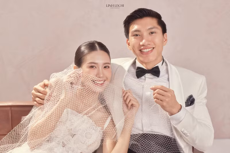 Hé lộ loạt ảnh cưới trẻ trung, đậm chất ngôn tình của Đoàn Văn Hậu-Doãn Hải My