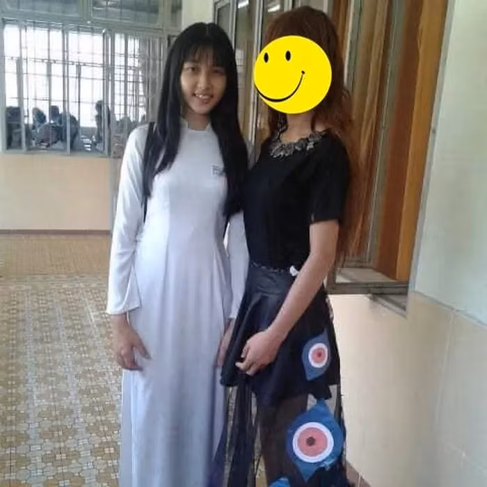 Hình ảnh Thùy Tiên mặc áo dài thời đi học bất ngờ khiến dân mạng 'dậy sóng'