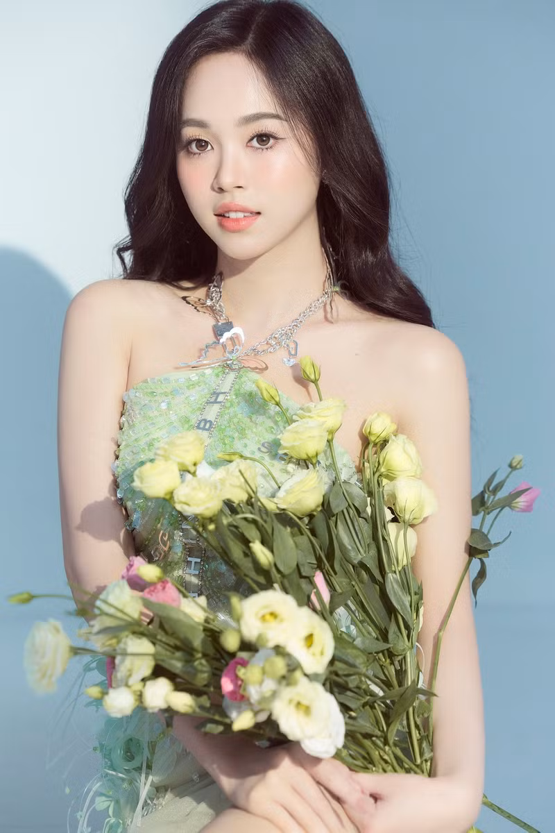 Á hậu Trịnh Thùy Linh khoe nhan sắc trong veo, cực ngọt đón tuổi 21