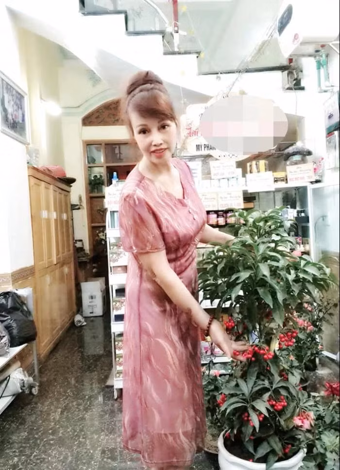 Sau đó, Thu Sao từng có thời gian đi tập vật lí trị liệu để chữa trị những biến chứng hậu phẫu. Nhan sắc cô dâu Thu Sao thay đổi ra sao sau 5 năm cưới chồng trẻ kém 35 tuổi?