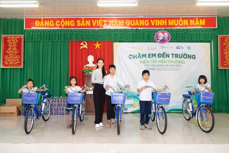 Hoa hậu Mai Phương, Á hậu Phương Nhi làm điều đặc biệt trước thềm thi quốc tế