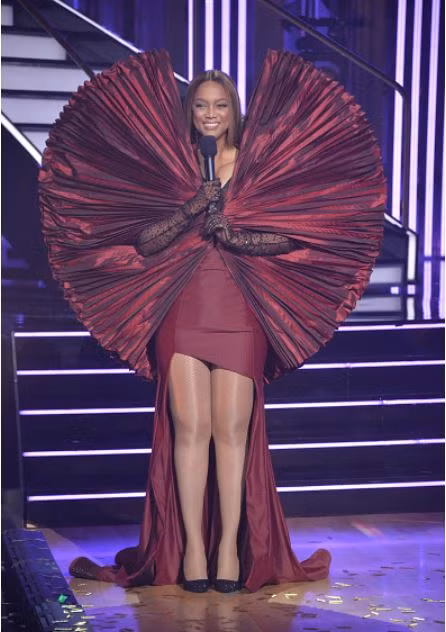 Những trang phục khiến người khác bối rối của sao Hollywood