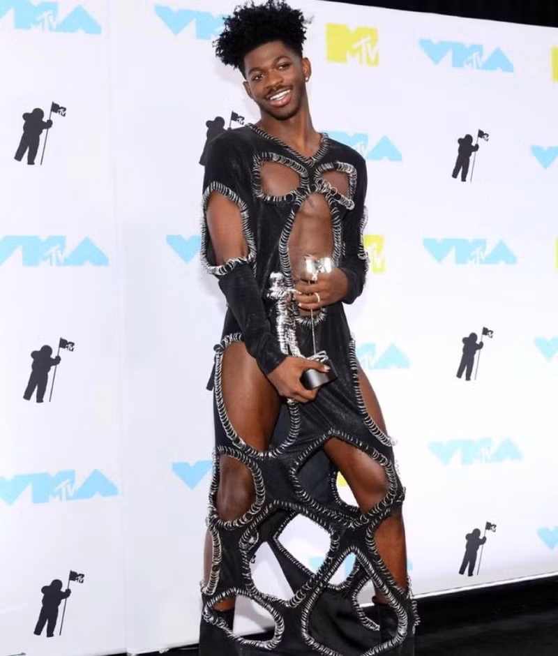 Những trang phục khiến người khác bối rối của sao Hollywood