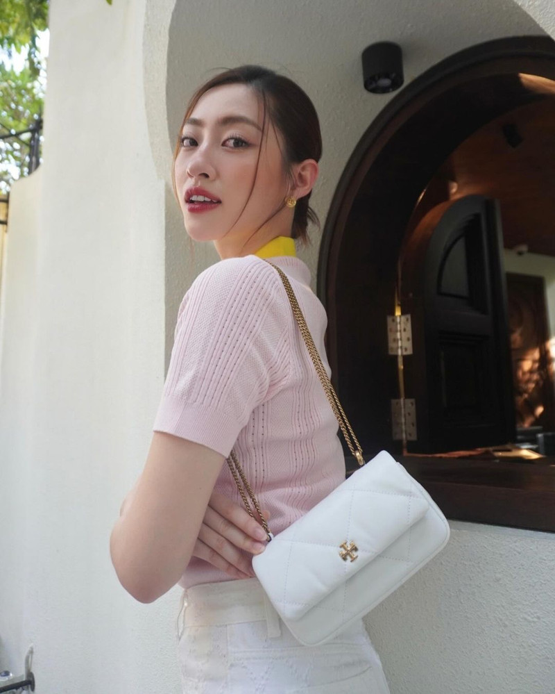 Thời trang đời thường của Hoa hậu Lương Thùy Linh đơn giản nhưng cực sang 
