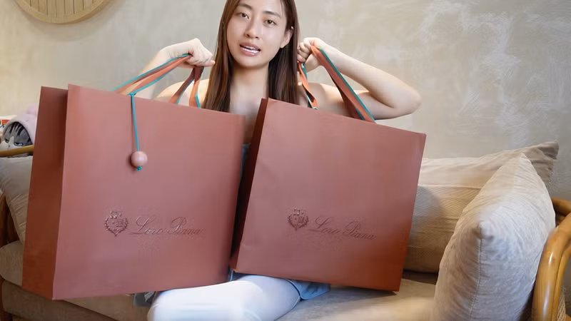 Thời trang đời thường của Hoa hậu Lương Thùy Linh đơn giản nhưng cực sang 