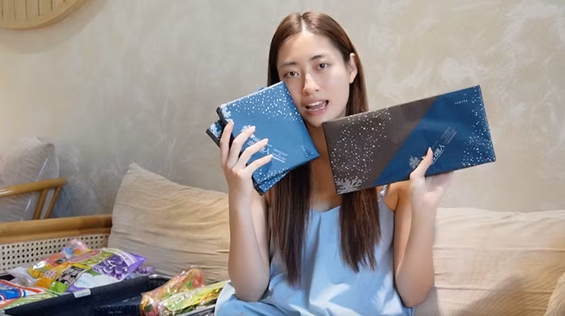 Thời trang đời thường của Hoa hậu Lương Thùy Linh đơn giản nhưng cực sang 