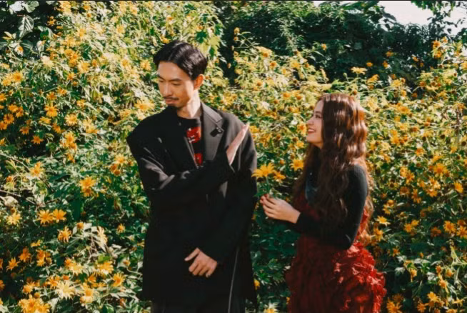 Khoảnh khắc bên nhau hiếm hoi của Đen Vâu và Hoàng Thùy Linh 