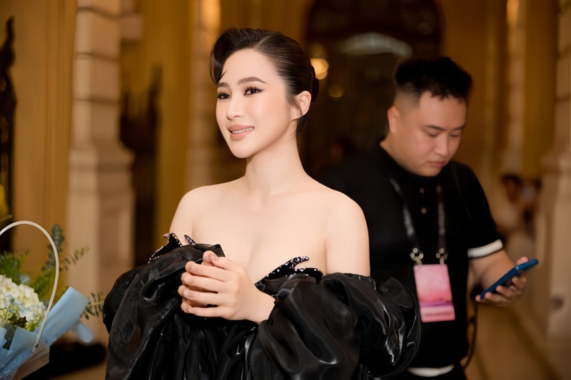 Nhan sắc 'lên hương' của Hương Tràm sau 5 năm du học