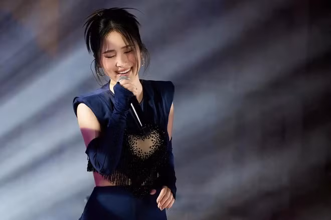 Nhan sắc 'lên hương' của Hương Tràm sau 5 năm du học