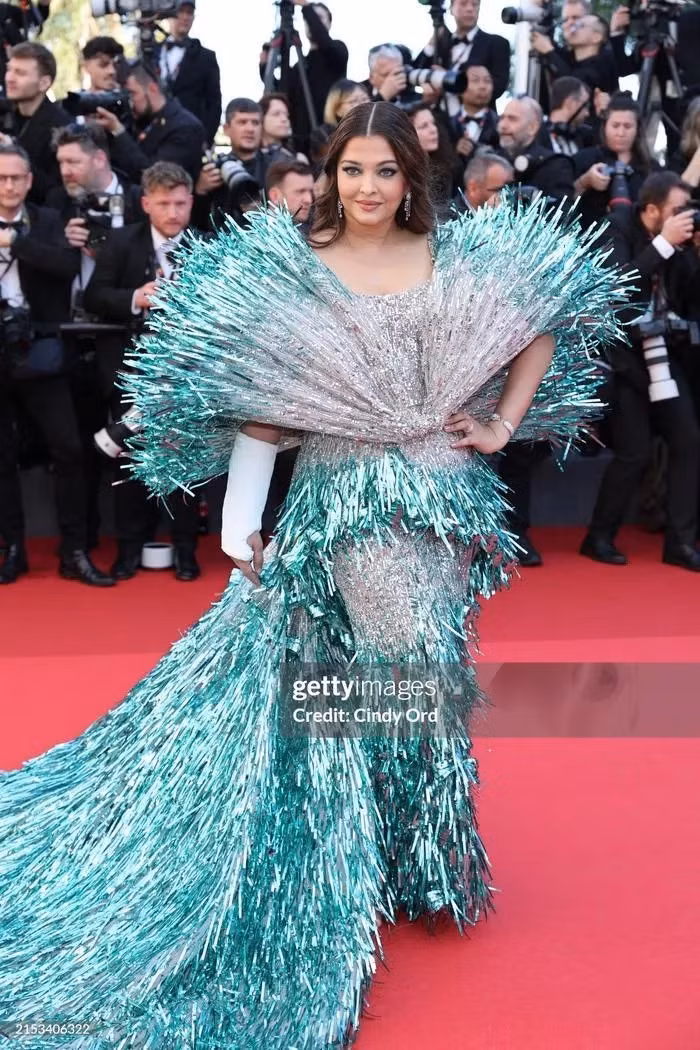 Tình cũ Taylor Swift hút mọi ánh nhìn trên thảm đỏ Cannes 2024