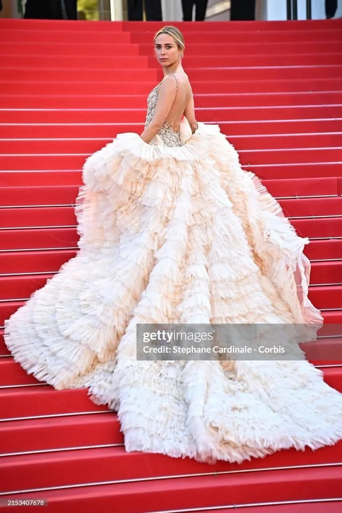 Tình cũ Taylor Swift hút mọi ánh nhìn trên thảm đỏ Cannes 2024