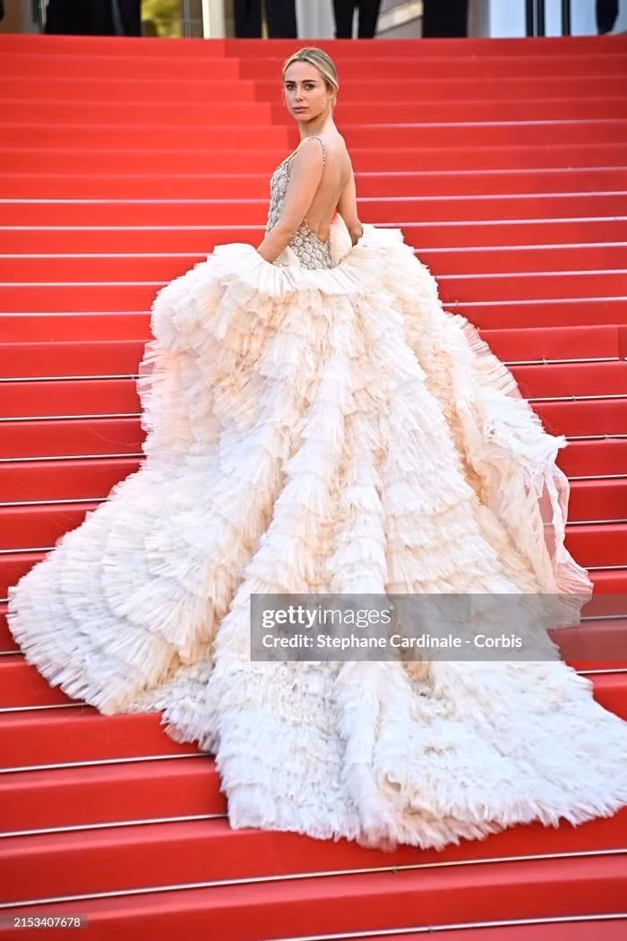 Tình cũ Taylor Swift hút mọi ánh nhìn trên thảm đỏ Cannes 2024