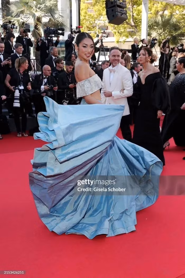 Tình cũ Taylor Swift hút mọi ánh nhìn trên thảm đỏ Cannes 2024