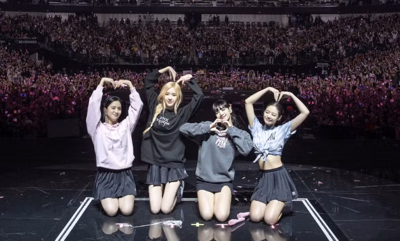 Theo Touring Data, với 48 trên tổng số 64 đêm diễn, Born Pink của BLACKPINK trở thành tour diễn của nhóm nhạc nữ đầu tiên thu về hơn 200 triệu USD trong lịch sử. BLACKPINK lập kỷ lục chưa từng có ở Hàn Quốc