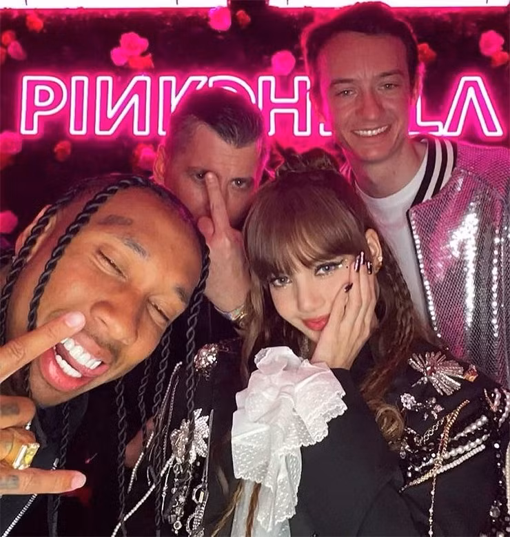 Lộ bằng chứng Lisa (BLACKPINK) hẹn hò con trai tỷ phú giàu nhất thế giới?