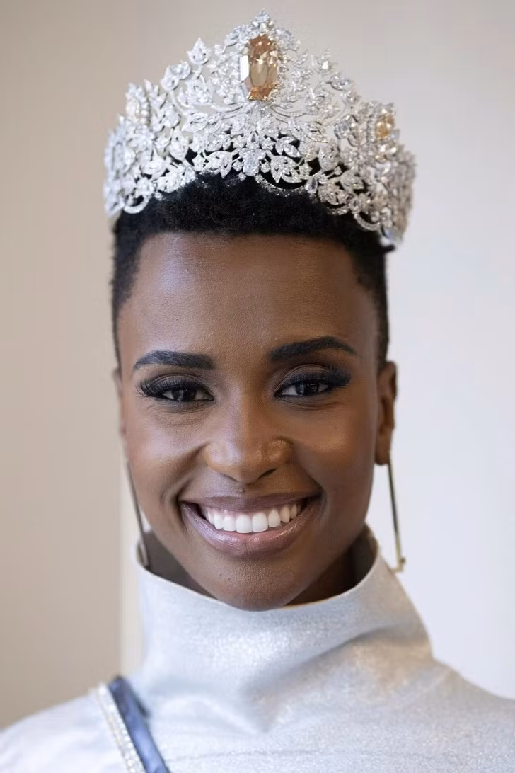 <strong> Zozibini Tunzi:</strong> là người chiến thắng trong cuộc thi Hoa hậu Hoàn vũ 2019. Điểm khuôn mặt của cô là 7,31/10 theo tỷ lệ vàng. Gương mặt hoàn hảo của 16 người phụ nữ đẹp nhất thế giới 2023