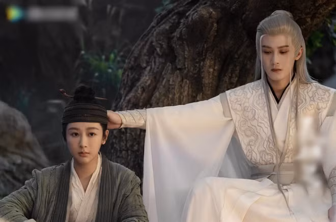 Càng ngày người ta càng cảm thấy thương cho một Tương Liễu hết mực si tình, ngoài lạnh trong nóng, âm thầm làm rất nhiều chuyện cho cô gái mình thương. Ngoại hình đời thường ‘đốn tim’ của Tương Liễu - Đàn Kiện Thứ