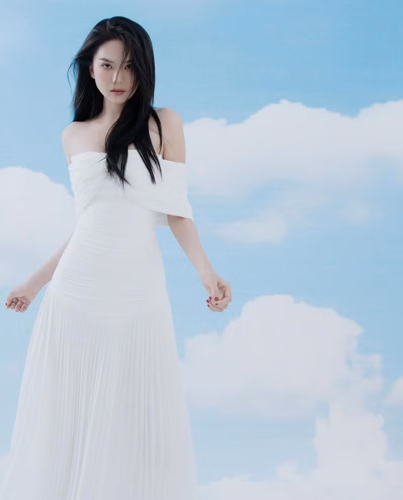 Ngọc Trinh tung bộ ảnh nàng thơ đánh dấu sự trở lại sau biến cố