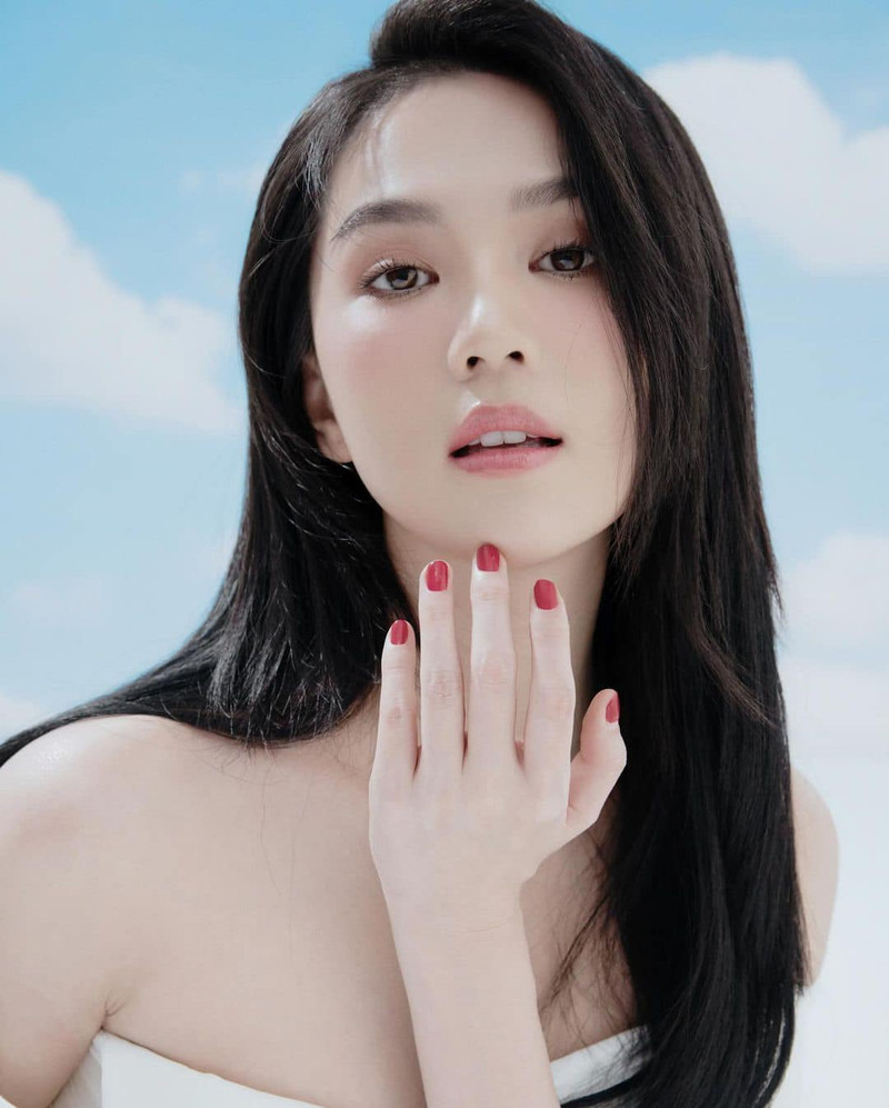 Ngọc Trinh tung bộ ảnh nàng thơ đánh dấu sự trở lại sau biến cố