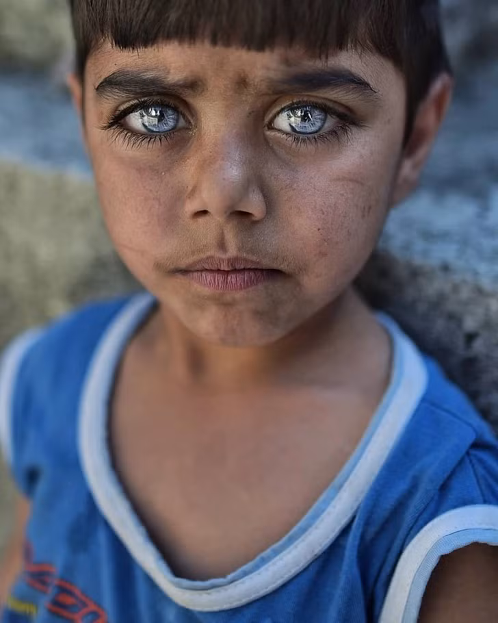 Những đôi mắt đẹp có thể thôi miên bạn ngay lập tức