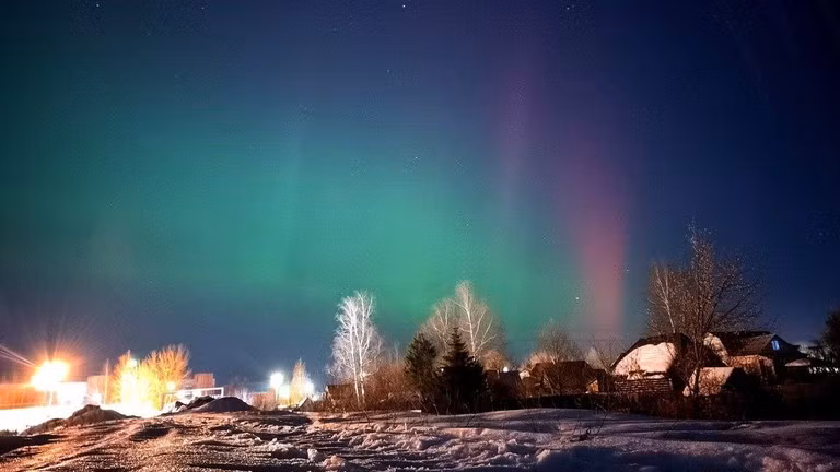 Vũ điệu màu sắc đầy mê hoặc của bắc cực quang ở Nga