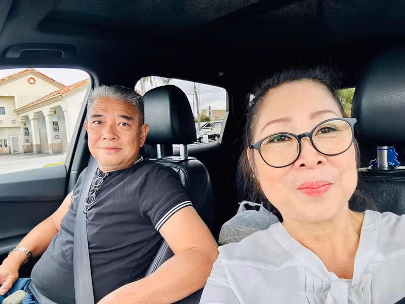 NSND Hồng Vân xả kho ảnh tình tứ bên nam tài tử nổi danh màn ảnh Việt xưa