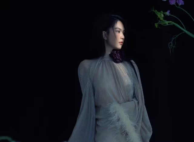 Ngọc Trinh tung bộ ảnh mới, chi tiết trên đôi chân gây chú ý