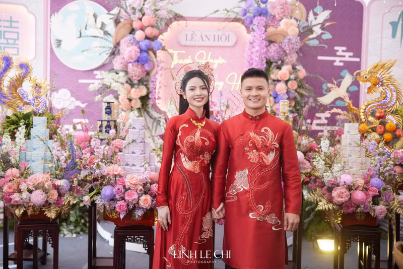 Hé lộ ngày cưới của Quang Hải và bà xã hotgirl