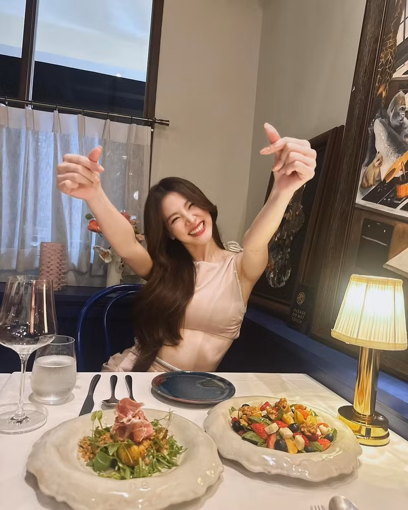 ‘Nữ thần màn ảnh’ Thái Lan công khai loạt ảnh 'đốn tim' cùng bạn trai