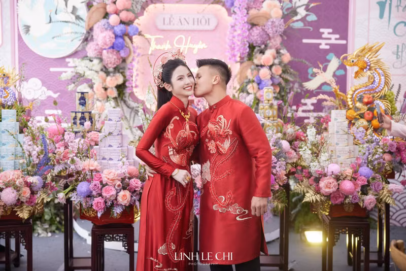 Hé lộ ngày cưới của Quang Hải và bà xã hotgirl