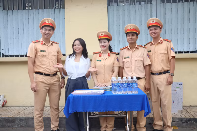 Có thể thấy sau khi dự báo này trở thành sự thật, Vợ nhặt đã chính thức xuất hiện trong đề thi văn. Phương Mỹ Chi phát nước, tiếp sức sĩ tử thi tốt nghiệp THPT 2024