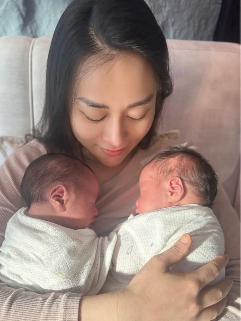 Vóc dáng gây ngỡ ngàng của 'mẹ bỉm' Phương Oanh sau 1 tháng sinh con