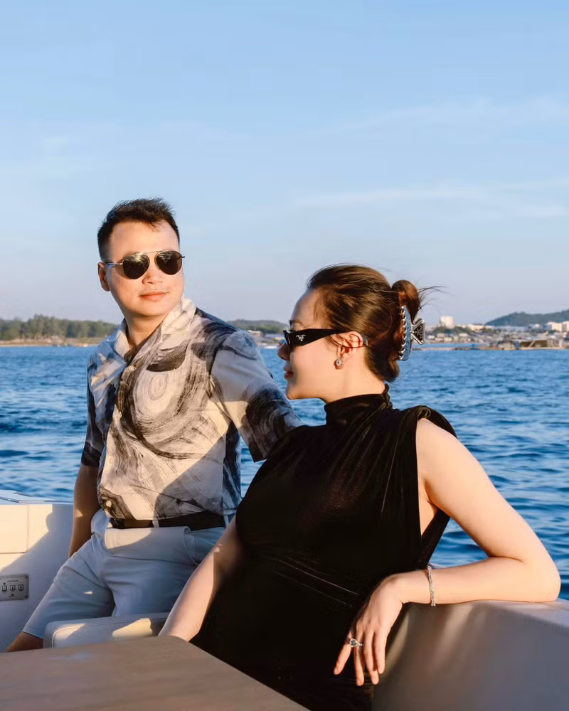 Vóc dáng gây ngỡ ngàng của 'mẹ bỉm' Phương Oanh sau 1 tháng sinh con